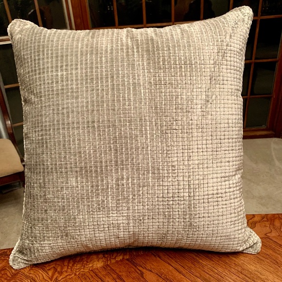 Two NEVER USED Light Seafoam Green Carol House Accent Pillows. - Picture 1 of 3